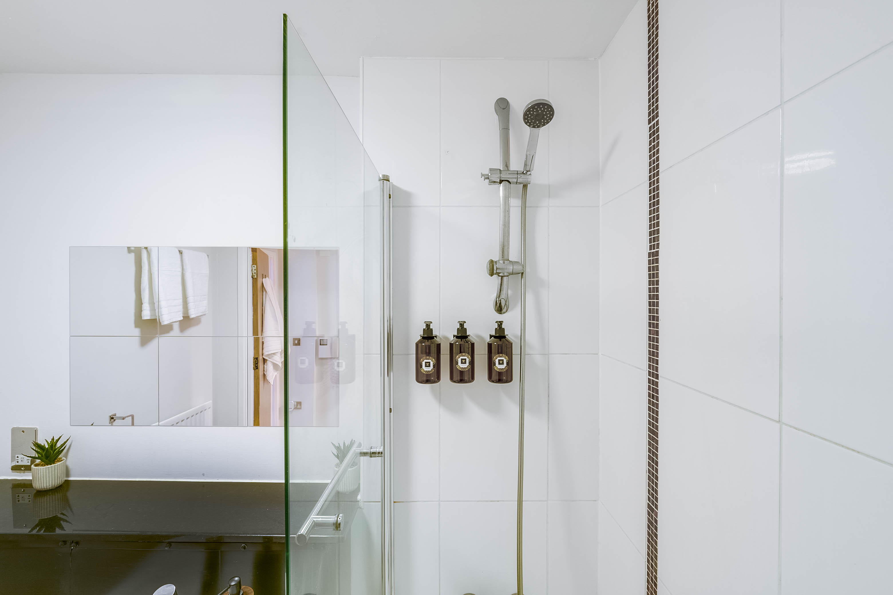 Ruby City Stay - Image 18